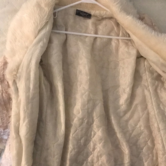 Coat - Picture 7 of 8